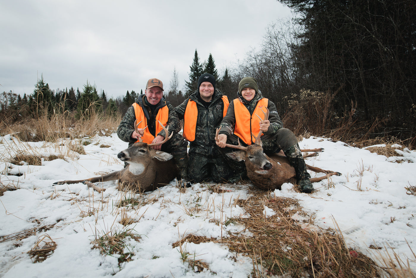 Famille de Réal Langlois, habits Dynamo pour Réal (gauche), Kevin (centre) et Loïc avec Predator Hugo Strong 